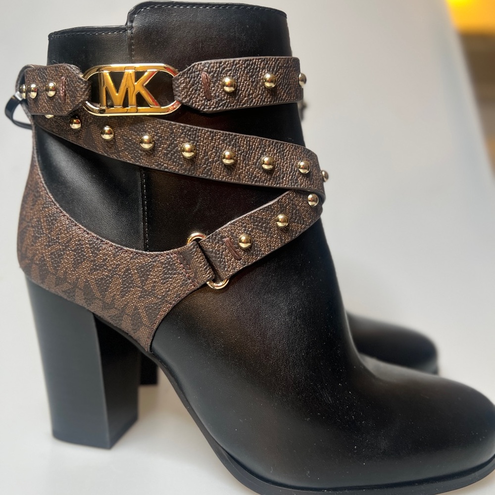 Make: Michael Kors brand new size 7